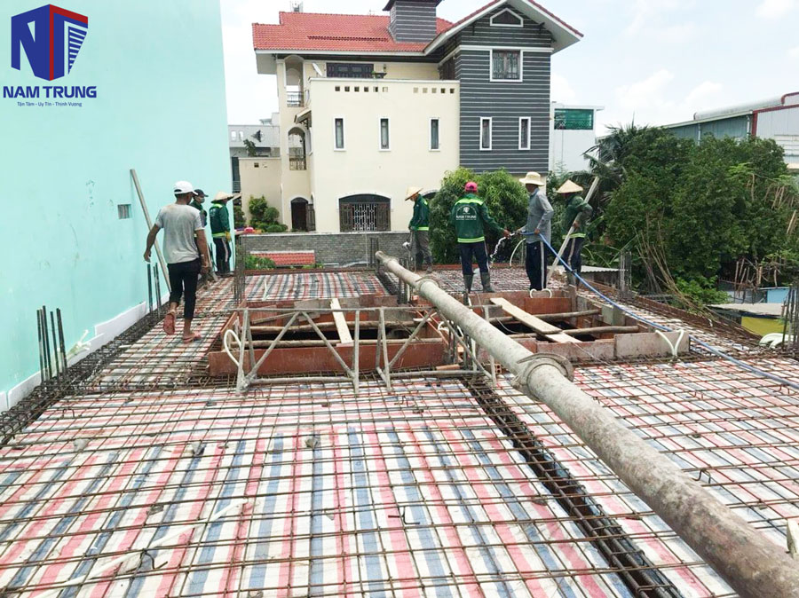 Xây nhà phố 5 tầng tân cổ điển nhà anh Hòa ở Quận 7