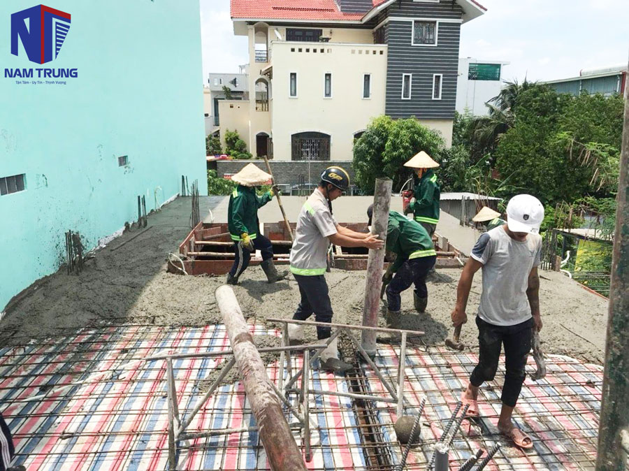 Xây nhà phố 5 tầng tân cổ điển nhà anh Hòa ở Quận 7