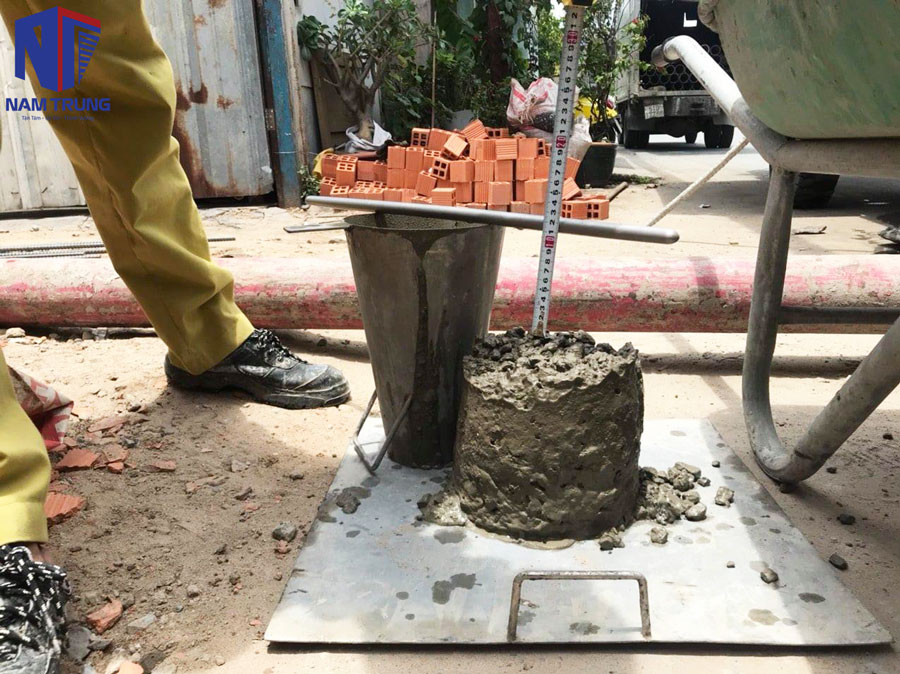 Xây nhà phố 5 tầng tân cổ điển nhà anh Hòa ở Quận 7