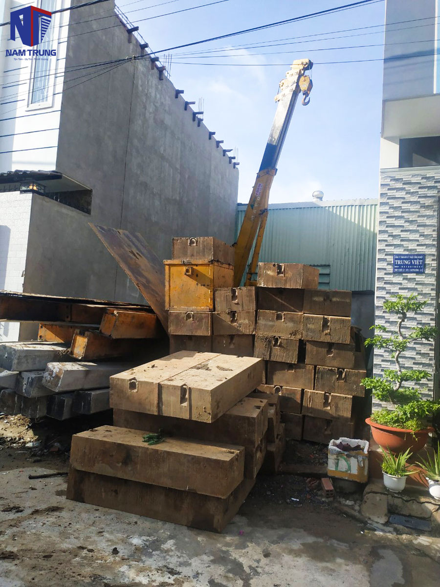 Thi công xây dựng nhà phố 1 trệt 2 lầu tum nhà anh Tiến Quận 12