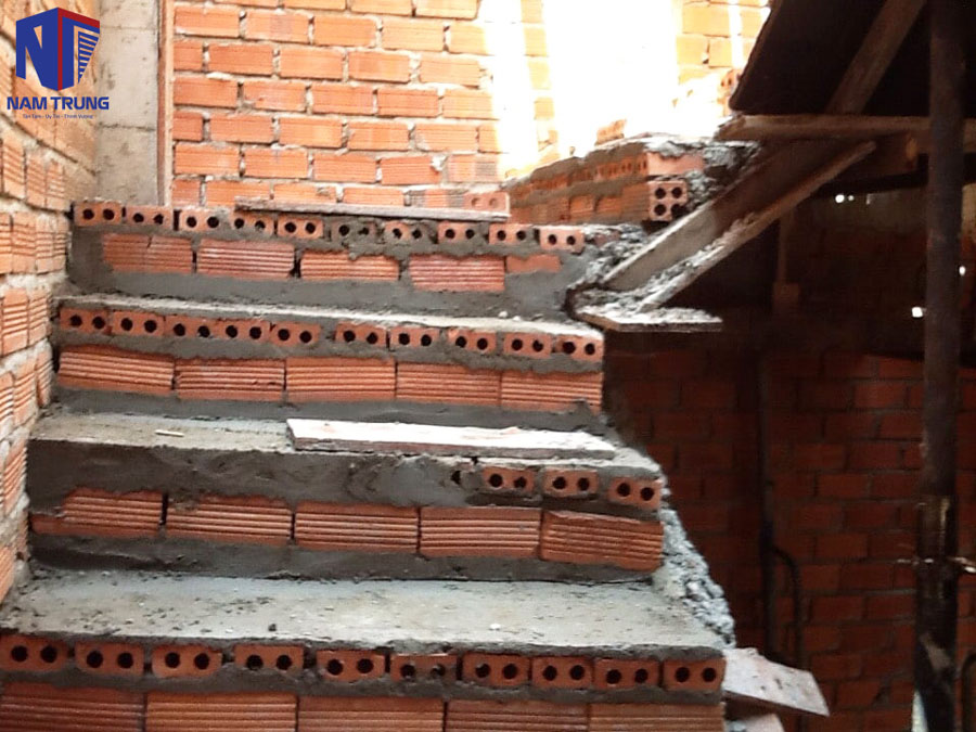 Thi công xây dựng nhà phố 1 trệt 2 lầu tum nhà anh Tiến Quận 12