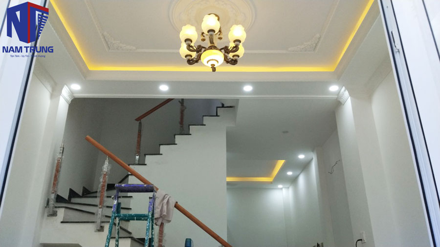Thi công sơn nước bên trong ngôi nhà và lắp thiết bị điện nhà anh Đắc ở Huyện Nhà Bè