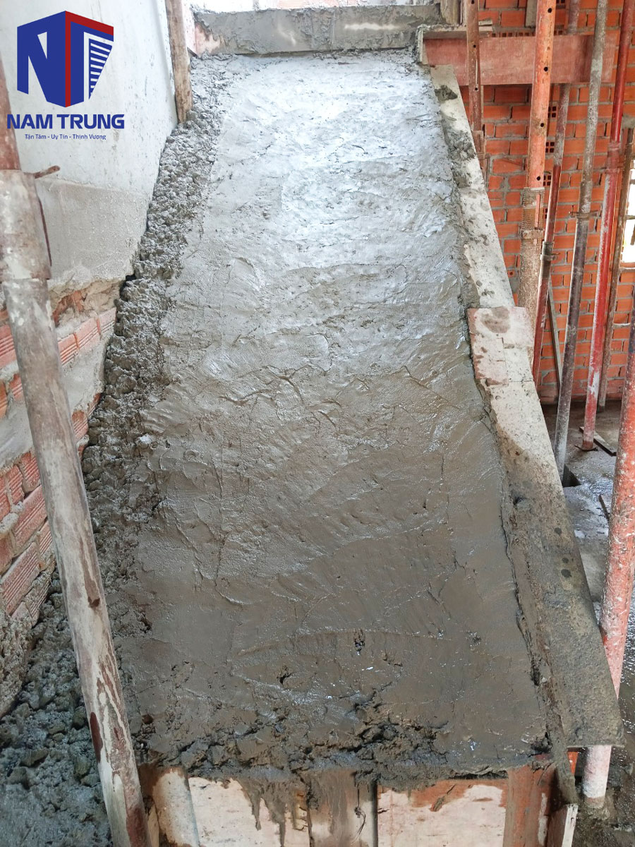 đổ bê tông cầu thang nhà chị Lan Quận 12