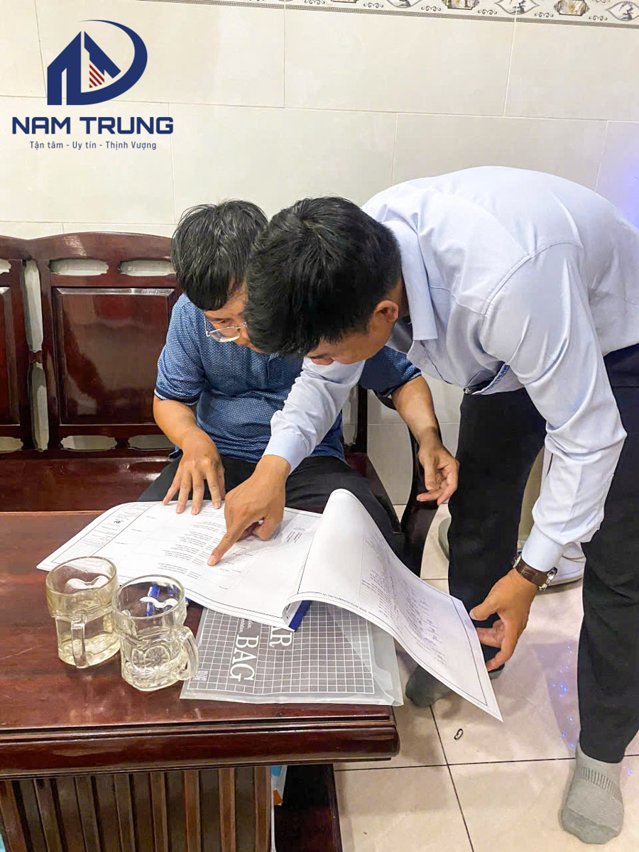 Nam Trung ký hợp đồng xây dựng nhà phố 1 trệt 1 lửng 2 lầu sân thượng nhà chị Hường ở Phường Tây Thạnh