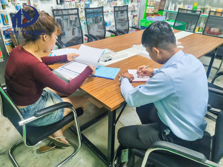 Ký hợp đồng xây dựng nhà chị Liên ở Bình Dương