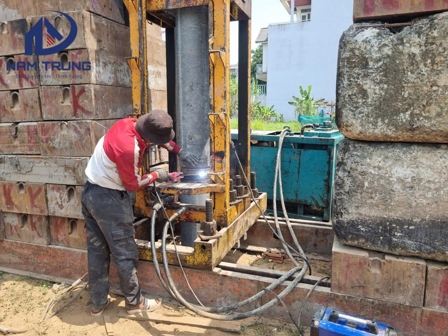 Thi công xây dựng biệt thự 3 tầng nhà anh Đá Quận 9 TPHCM