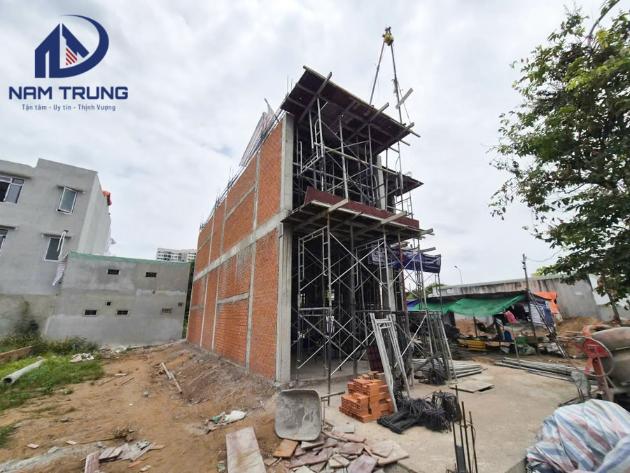 Thi công xây dựng biệt thự 3 tầng nhà anh Đá Quận 9 TPHCM