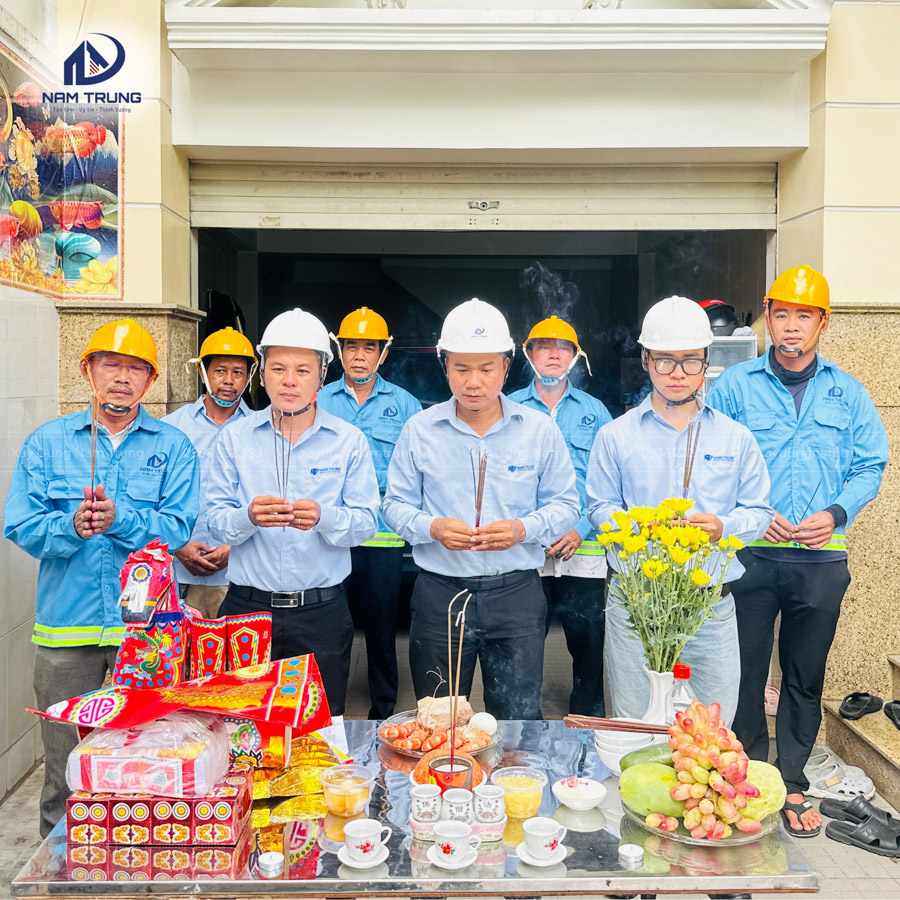 Cúng khởi công cải tạo nâng tầng và thay đổi mặt tiền nhà cho gia đình anh Hùng tại Gò Vấp