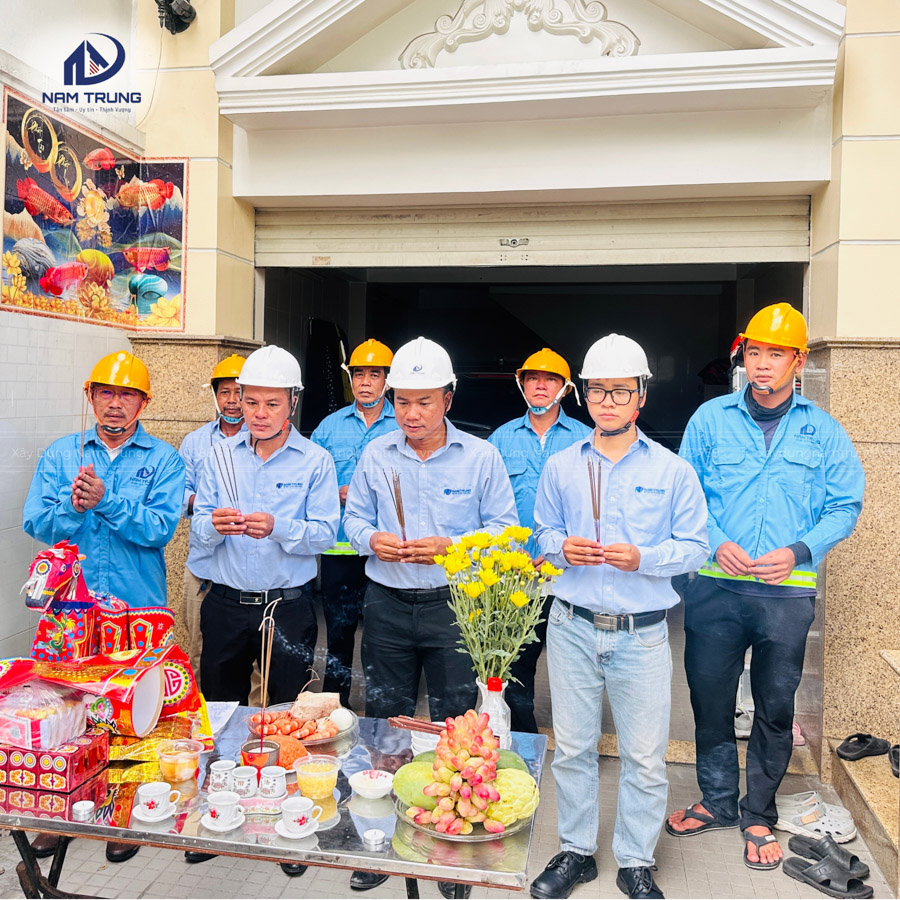 Cúng khởi công cải tạo nâng tầng và thay đổi mặt tiền nhà cho gia đình anh Hùng tại Gò Vấp