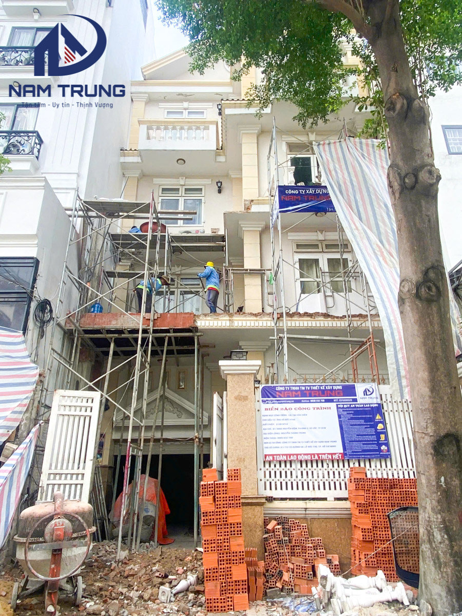 Thi công cải tạo nâng tầng và thay đổi mặt tiền nhà cho gia đình anh Hùng 