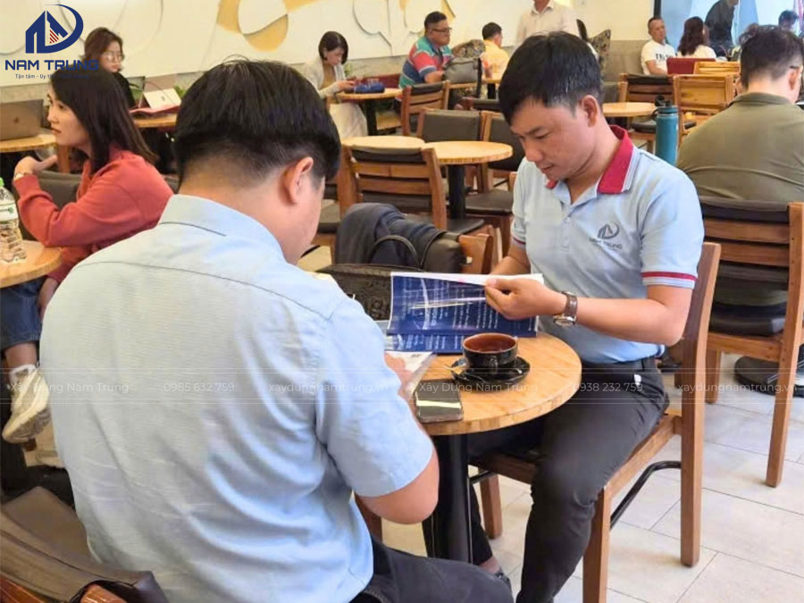 Kí hợp đồng xây nhà trọn gói nhà phố 1 trệt 2 lầu nhà anh Trung Việt tại An Tây Hội TPHCM